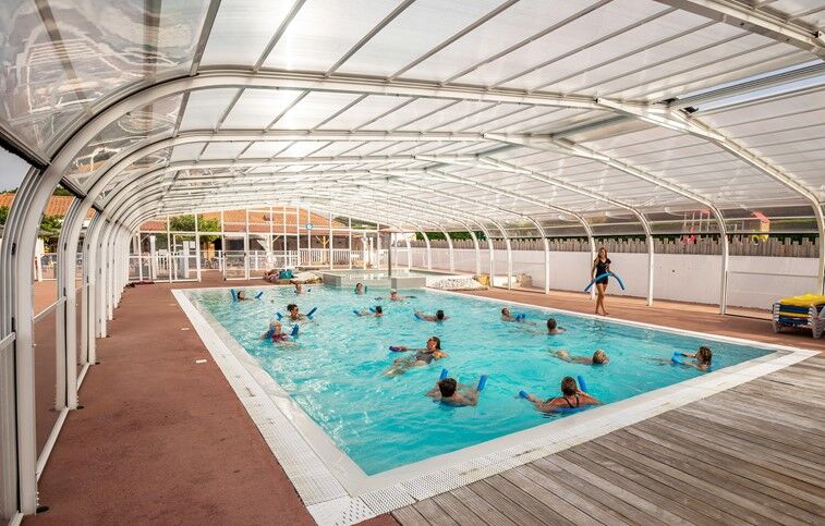Les Moutiers en Retz - Camping Les Brillas : Indoor swimming pool