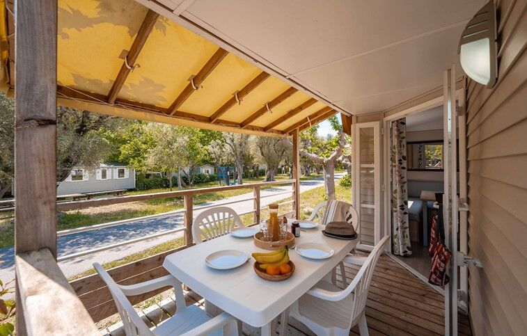 La Ciotat - Camping La Baie des Anges : Terrasse d'un logement