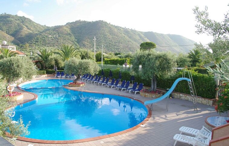 Italië, Cefalù - Residentie Fontana Barone: Overdekt zwembad 